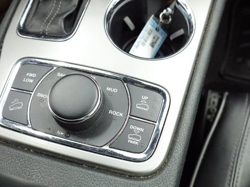 Certified 2020 Jeep Grand Cherokee Overland AWD/4WD image 35
