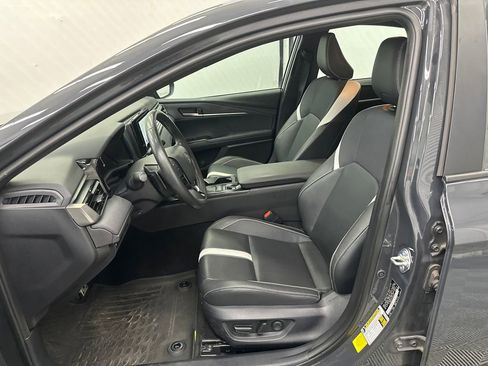 Used 2025 Toyota Camry SE w/ Convenience Package FWD image 9