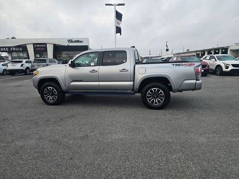 Used 2021 Toyota Tacoma TRD Sport w/ Technology Package image 12