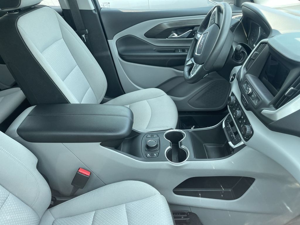 Used 2022 GMC Terrain SLE w/ Driver Convenience Package FWD image 12