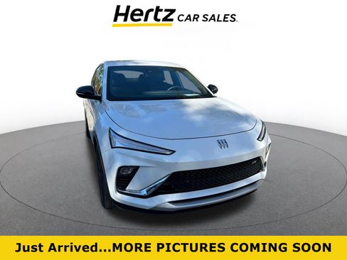 Used 2025 Buick Envista Sport Touring image 1