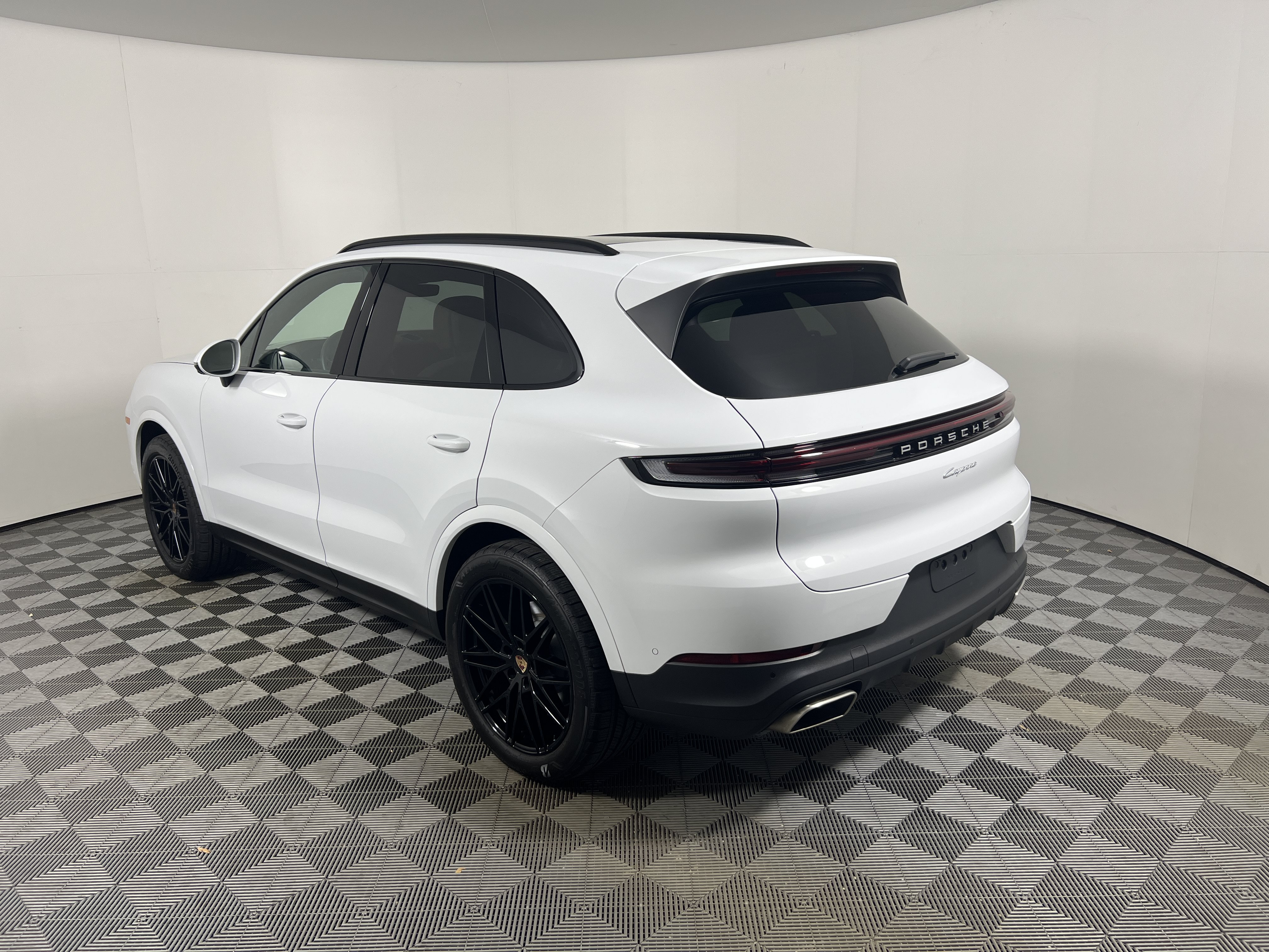 Certified 2026 Porsche Cayenne AWD/4WD image 3