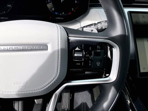 Used 2025 Land Rover Range Rover Sport SE image 21