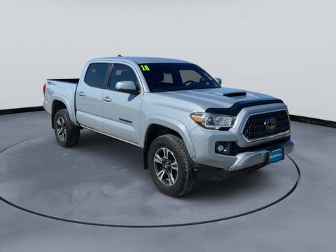Used 2018 Toyota Tacoma TRD Sport w/ Technology Package RWD image 3