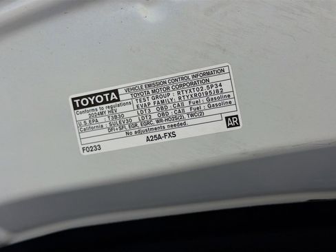 Used 2024 Toyota Sienna XLE w/ XLE Plus Package image 18