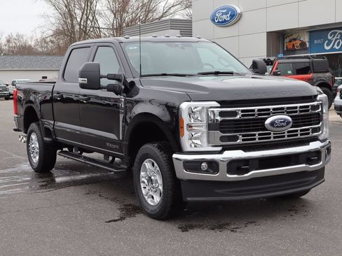 New 2026 Ford F350 XLT w/ FX4 Off-Road Package AWD/4WD image 2