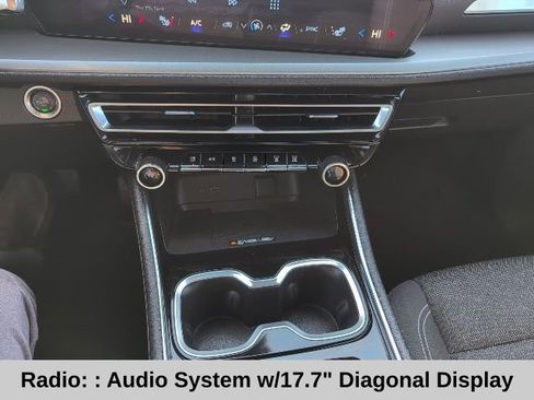 Used 2025 Chevrolet Traverse LT w/ Midnight/Sport Edition image 6