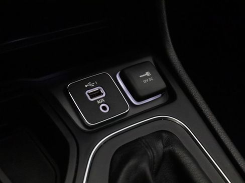 Used 2020 Jeep Cherokee Latitude Plus w/ Cold Weather Group FWD image 21