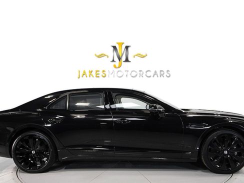 Used 2023 Bentley Flying Spur Azure image 13