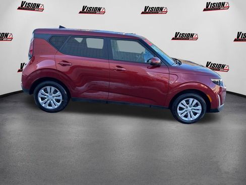 Certified 2025 Kia Soul LX image 4