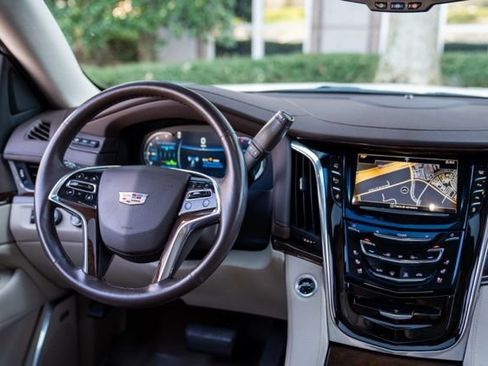 Used 2016 Cadillac Escalade Luxury image 26