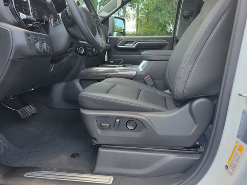 Used 2026 Chevrolet Silverado 2500 LTZ w/ LTZ Plus Package AWD/4WD image 40