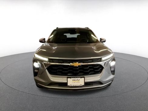 Used 2025 Chevrolet Trax LT image 4