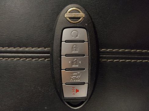 Used 2022 Nissan Pathfinder SV w/ SV Premium Package image 32