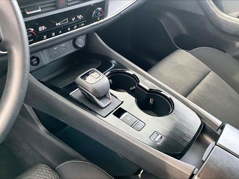 Certified 2024 Nissan Rogue SV image 16