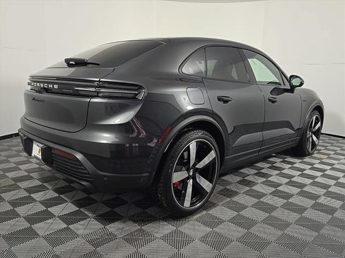 Certified 2025 Porsche Macan 4S Electric AWD/4WD image 7