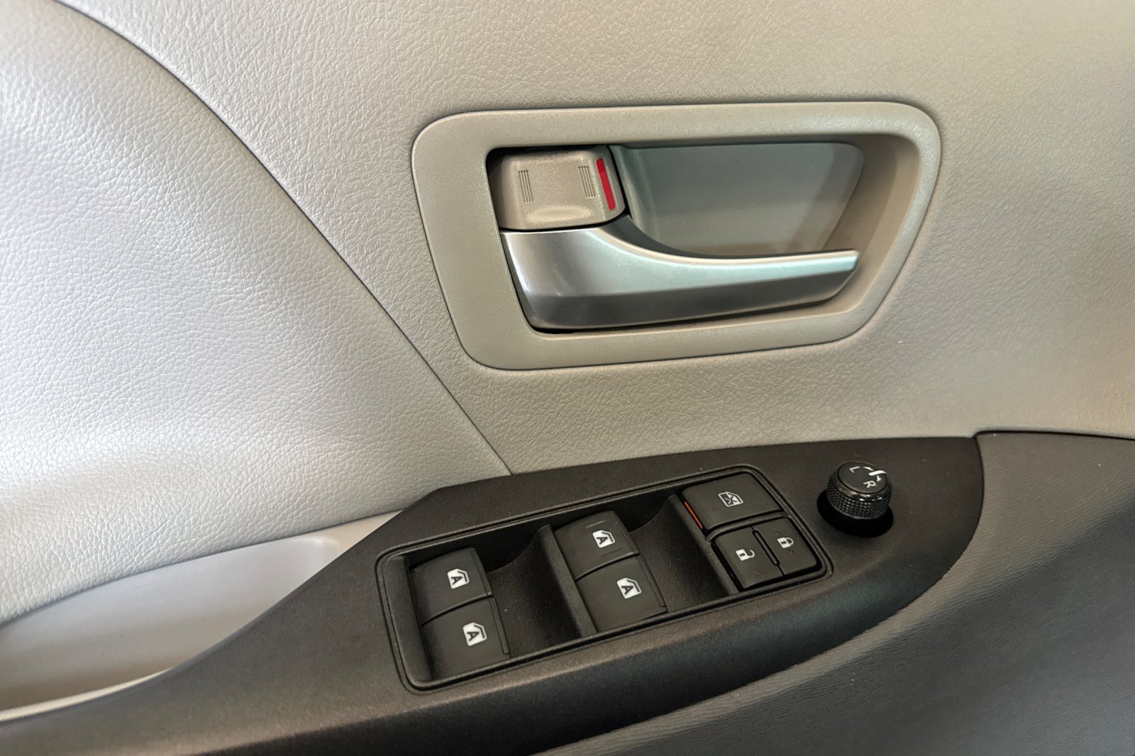 Used 2020 Toyota Sienna LE FWD image 11