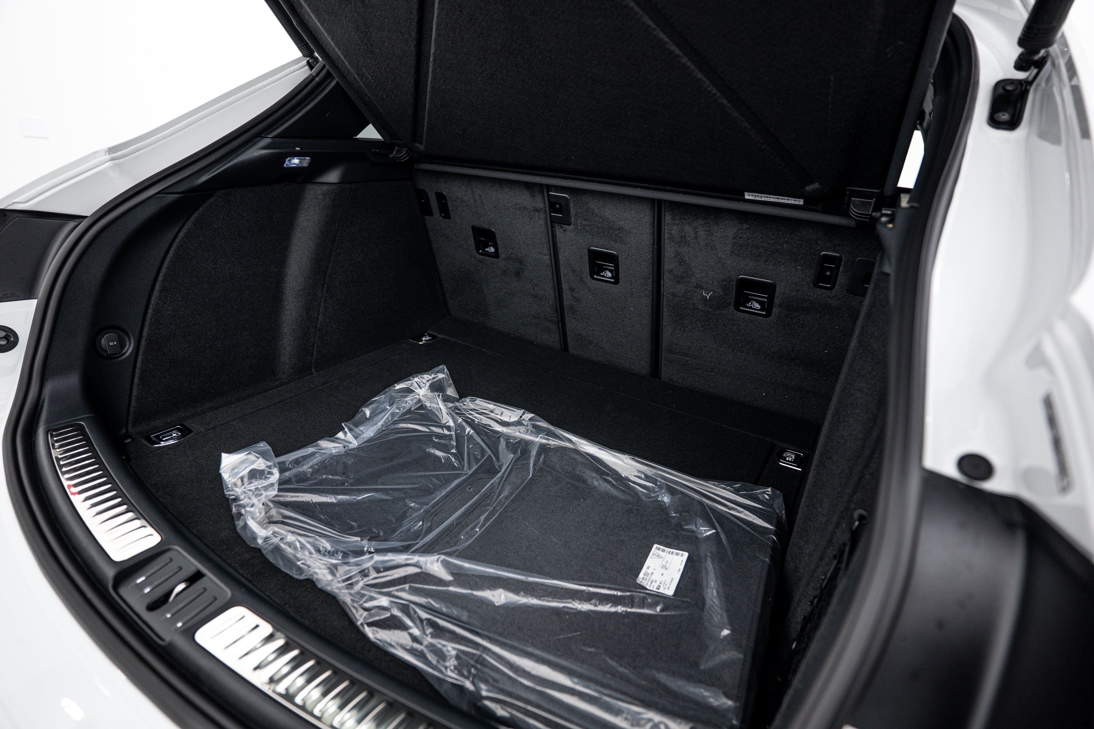 Certified 2026 Porsche Macan AWD/4WD image 24