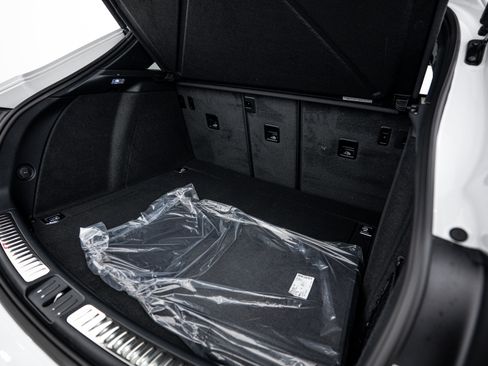 Certified 2026 Porsche Macan AWD/4WD image 24