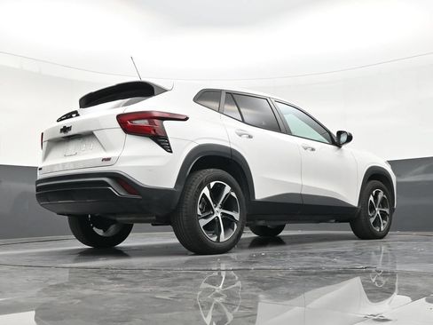 Used 2024 Chevrolet Trax RS w/ Driver Confidence Package FWD image 24