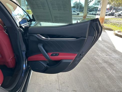 Used 2019 Maserati Ghibli S GranSport image 37