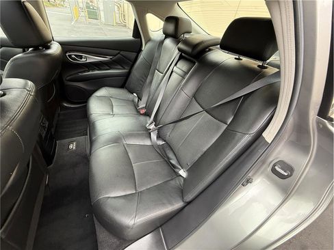 Used 2013 INFINITI M37 w/ Premium Pkg image 18
