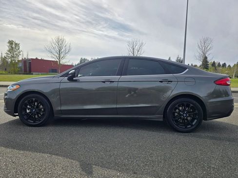 Used 2020 Ford Fusion SE FWD image 2