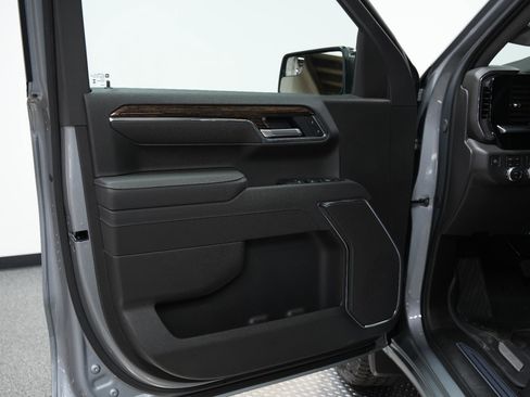 New 2026 GMC Sierra 1500 SLE image 22