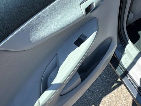 Used 2013 Toyota Corolla L FWD image 14