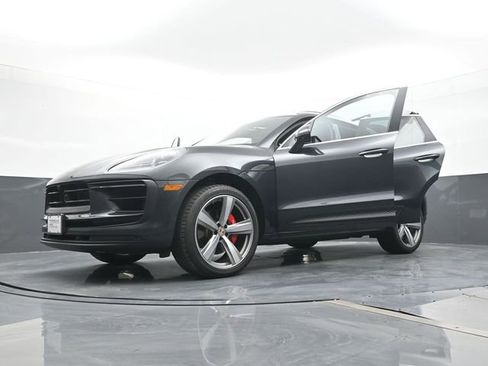 Certified 2023 Porsche Macan S image 31