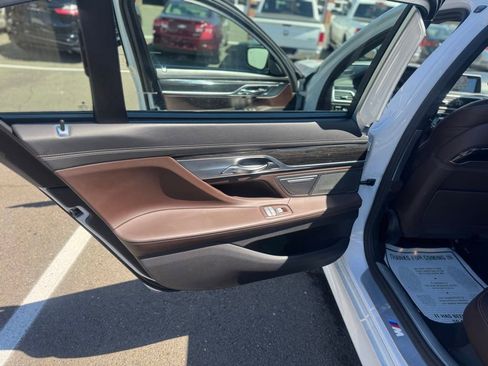 Used 2016 BMW 750i xDrive AWD/4WD image 36