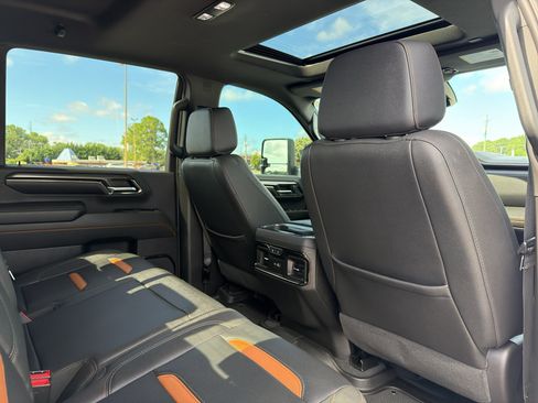 Used 2024 GMC Sierra 2500 AT4 w/ AT4 Premium Plus Package AWD/4WD image 18