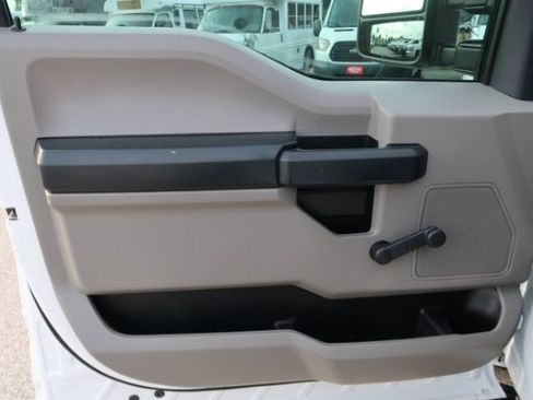 Used 2022 Ford F250 XL RWD image 9