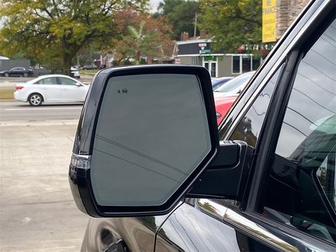 Used 2016 Cadillac Escalade ESV Platinum image 23