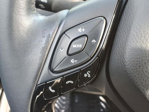 Used 2021 Toyota C-HR XLE image 28