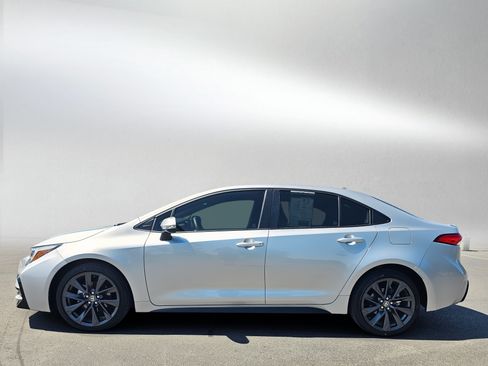 Used 2024 Toyota Corolla SE FWD image 2