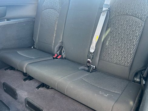 Used 2010 GMC Acadia SLE image 12