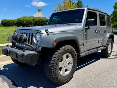 Used 2014 Jeep Wrangler Unlimited Sport w/ Quick Order Package 23S AWD/4WD image 3