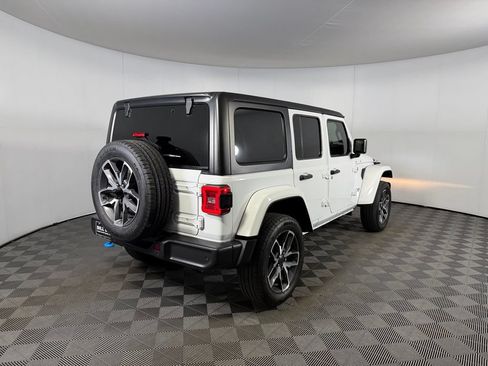 Used 2024 Jeep Wrangler Unlimited w/ Convenience Group AWD/4WD image 8