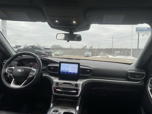 Used 2022 Ford Explorer XLT w/ Equipment Group 202A image 10