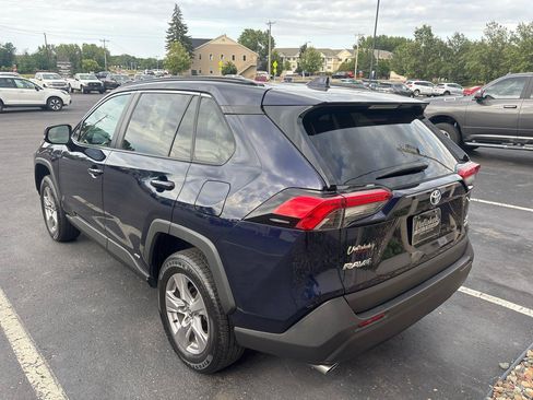 Used 2022 Toyota RAV4 XLE w/ Convenience Package AWD/4WD image 5