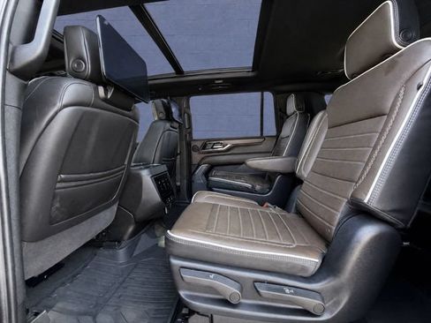 Used 2025 GMC Yukon XL Denali Ultimate AWD/4WD image 15