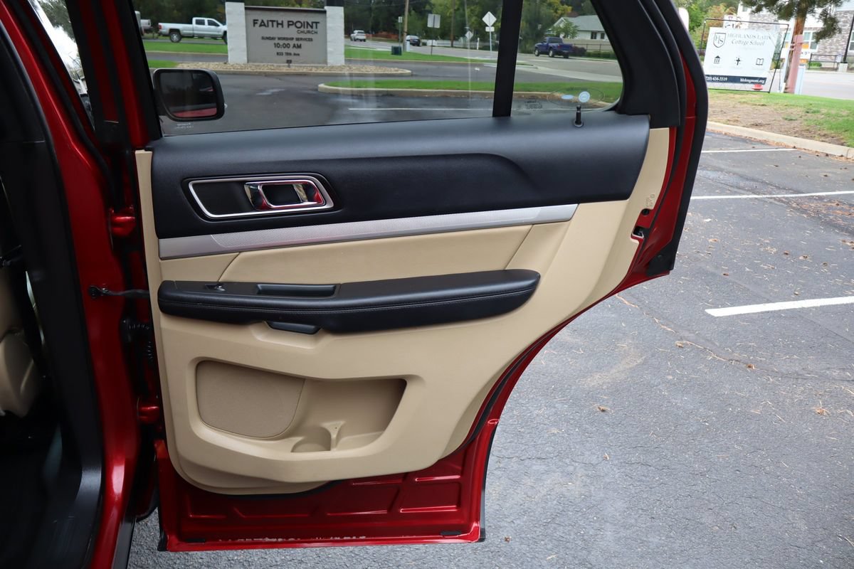 Used 2016 Ford Explorer XLT w/ Equipment Group 202A AWD/4WD image 27