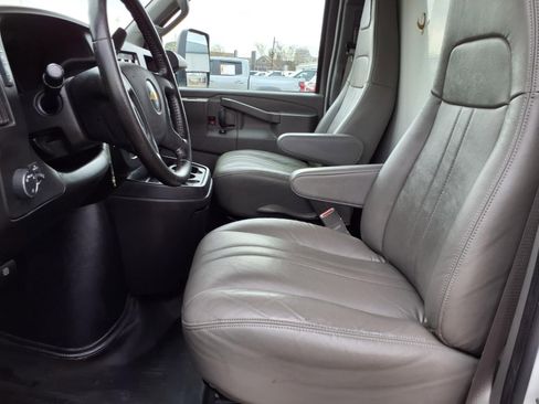 Used 2021 Chevrolet Express 3500 w/ Power Convenience Package image 23
