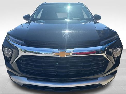 Used 2024 Chevrolet TrailBlazer LT FWD image 2