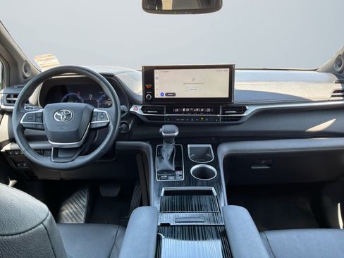 Used 2025 Toyota Sienna XLE Woodland Edition AWD/4WD image 10