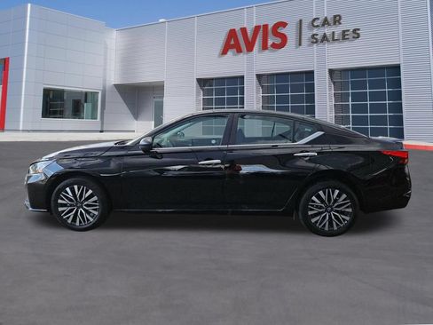 Used 2025 Nissan Altima 2.5 SV AWD/4WD image 10