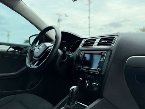Used 2016 Volkswagen Jetta SE FWD image 45