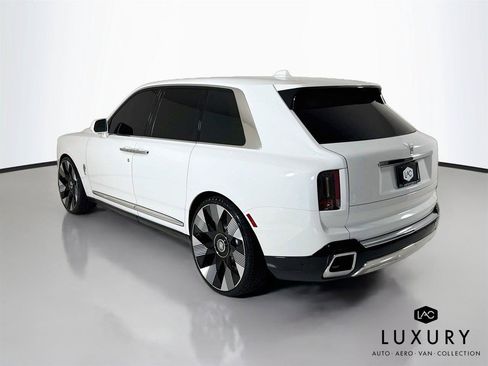 Used 2025 Rolls-Royce Cullinan AWD/4WD image 8