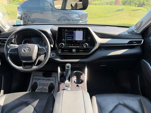 Used 2021 Toyota Highlander Limited AWD/4WD image 7